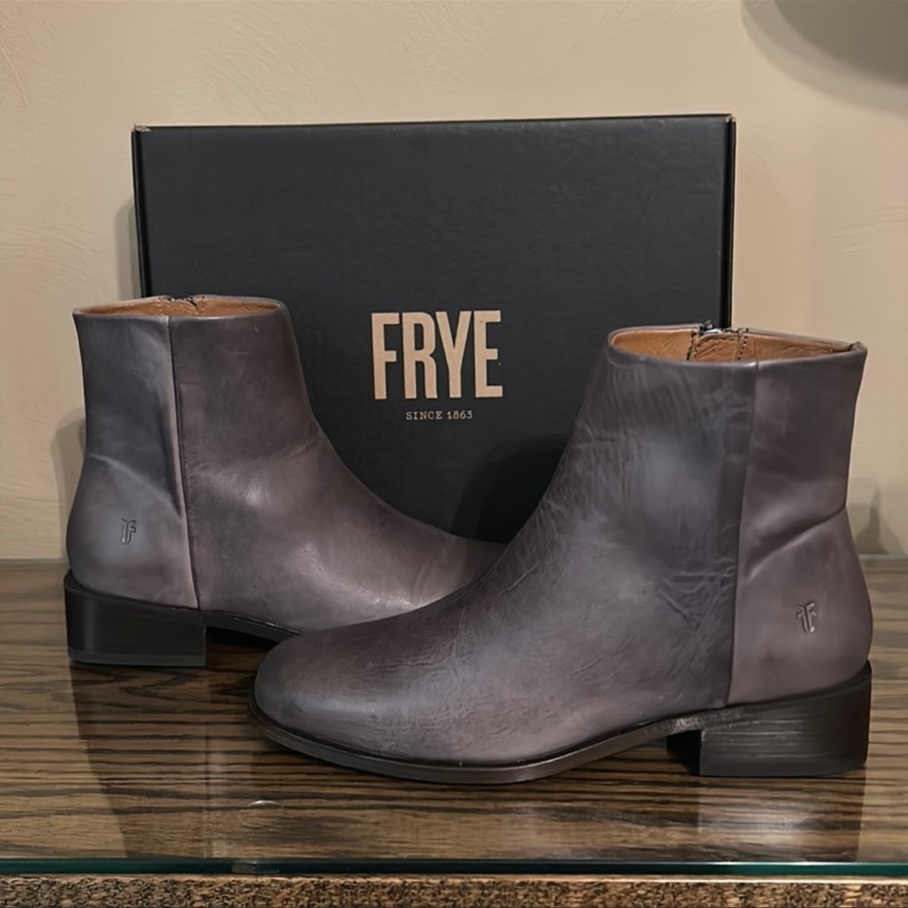NEW IN BOX!!! Frye Gray Ankle Boots